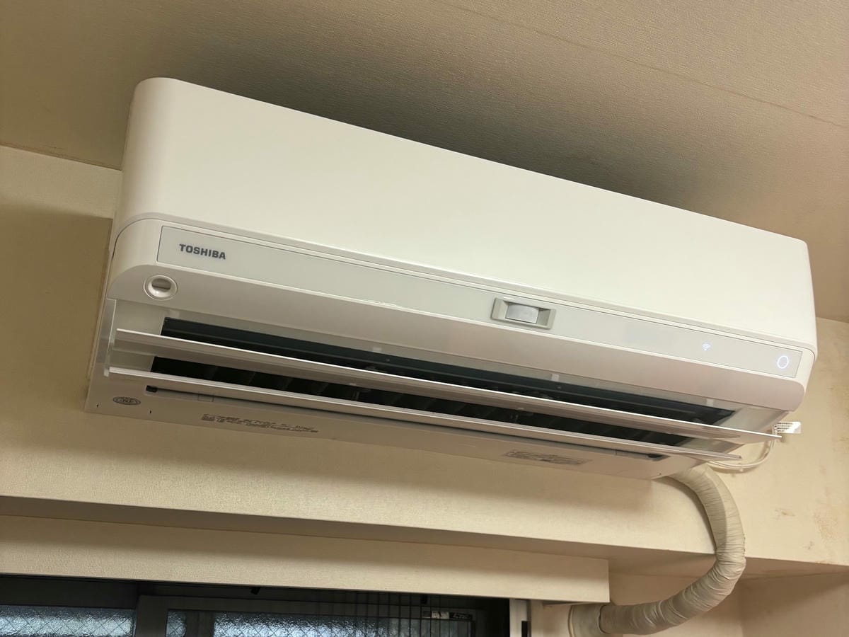 I様宅で完全分解クリーニングが終わったエアコン全体