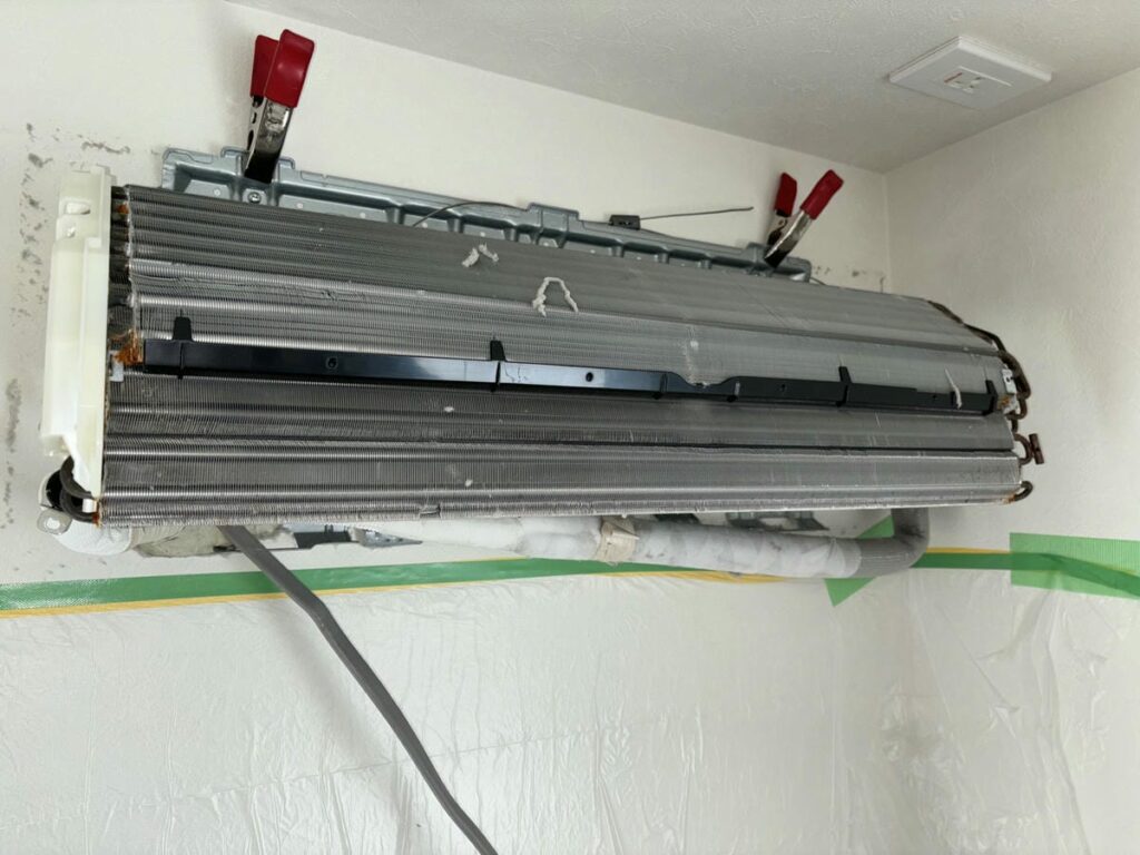 O様宅の背抜きされている熱交換器