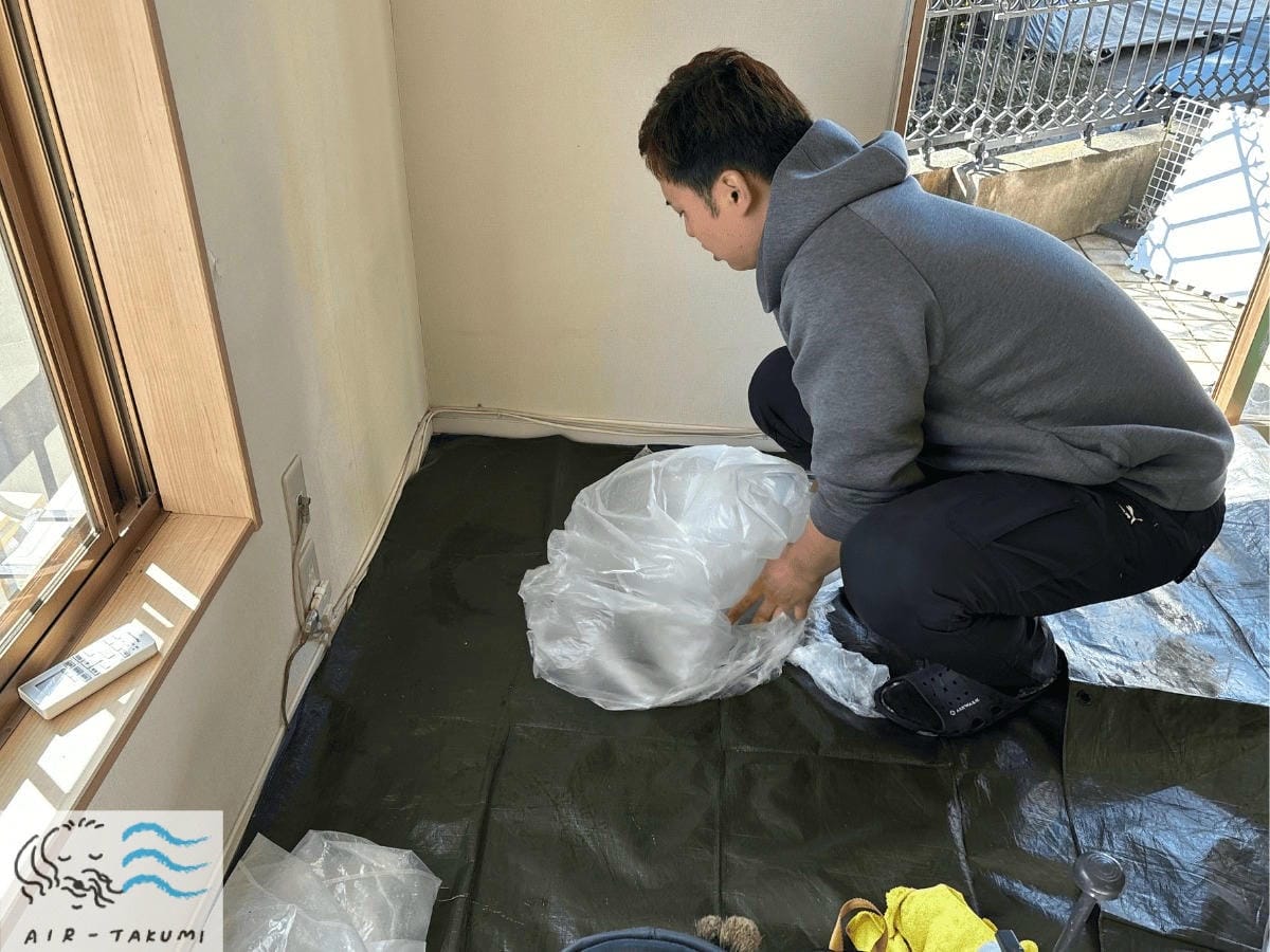 養生を撤去している様子