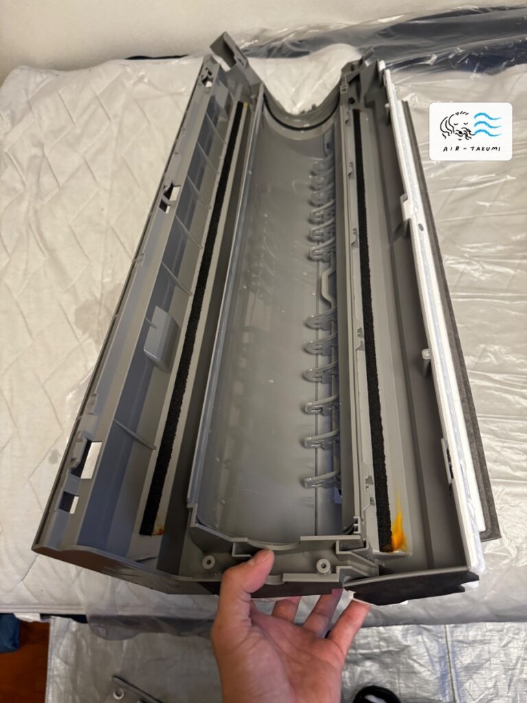 洗浄後のダイキンエアコン AN22YCS-W のケーシング
