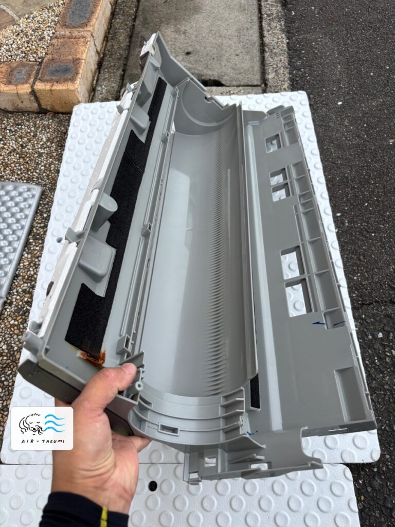 洗浄後のダイキンエアコン AN56URPK-W のドレンパン