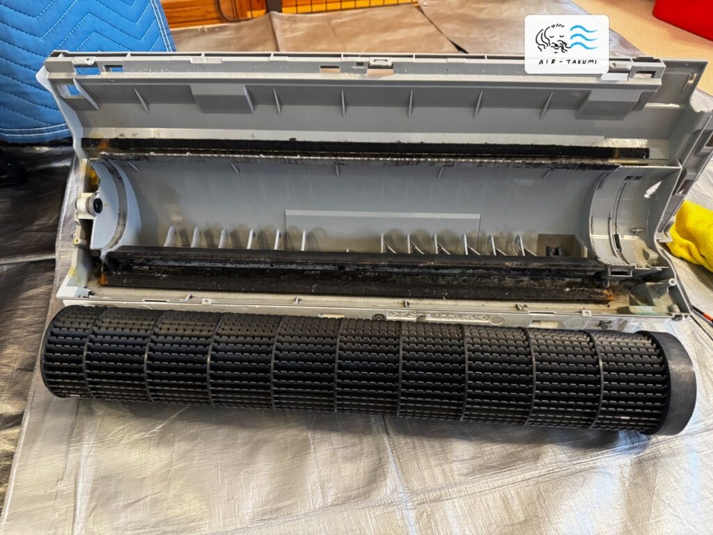洗浄前のダイキンエアコン C50RTCXV-W のケーシング