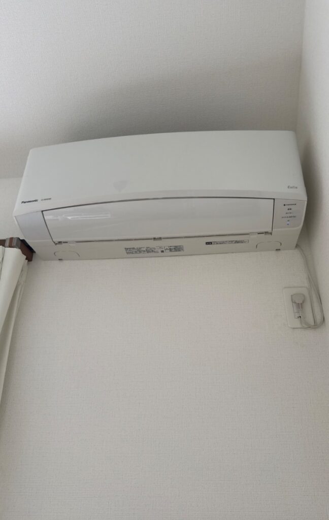 世田谷区 | お掃除機能付きエアコンはどこまで自動で洗われるのか｜パナソニック CS-220DEXE8の完全分解洗浄事例のアイキャッチ画像