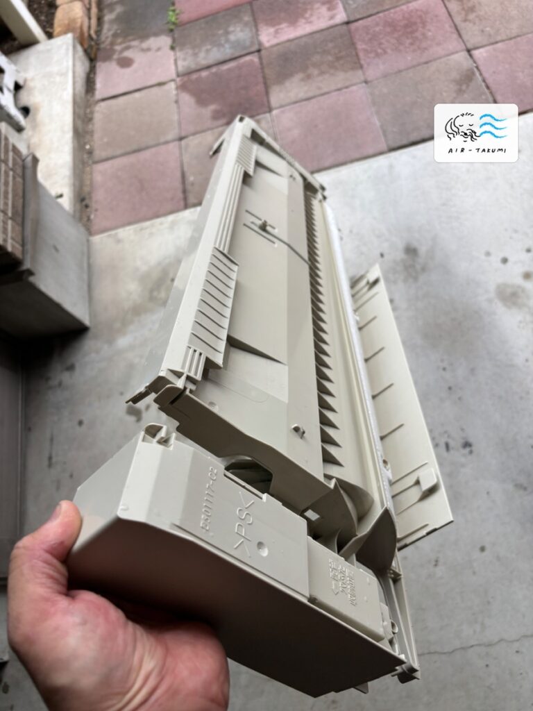 洗浄後のパナソニックエアコン CS-EX281C-W の取り外した部品