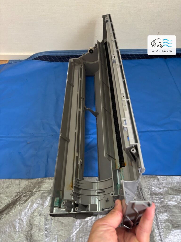 洗浄後のダイキンエアコン F22VTES-W のケーシング