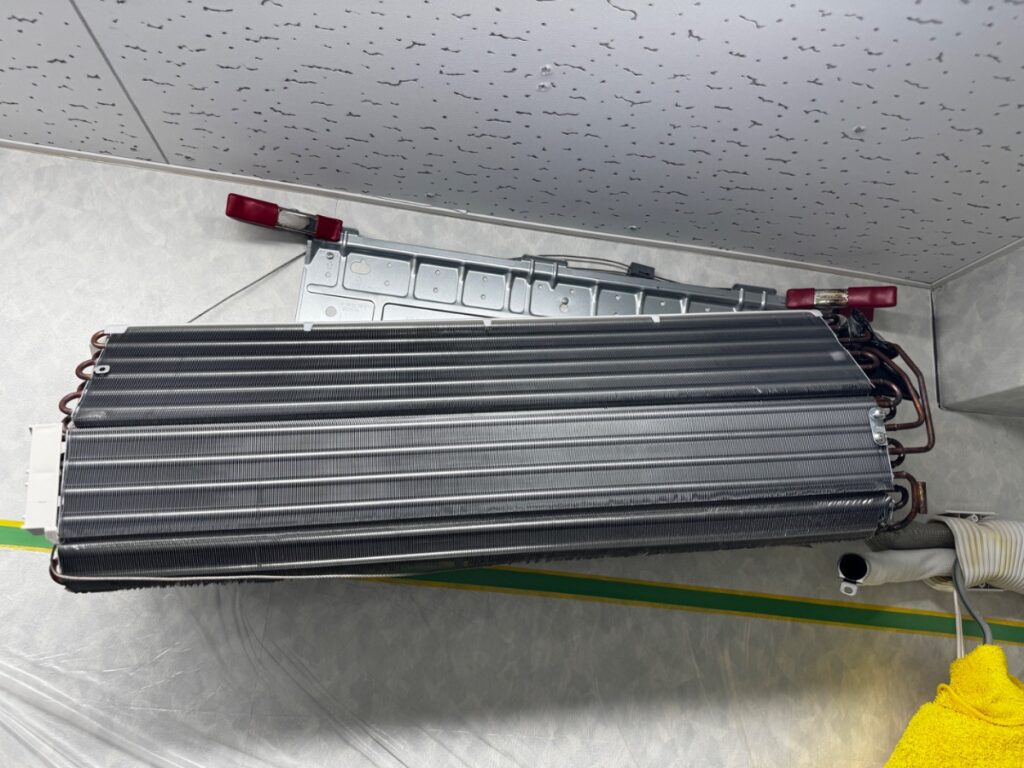 洗浄後のダイキンエアコン F22ZTES-W の熱交換器
