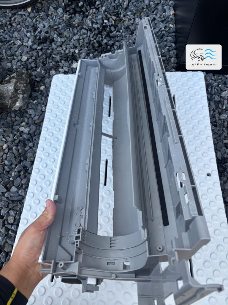 洗浄後のダイキンエアコン F404ATEP-W のドレンパン