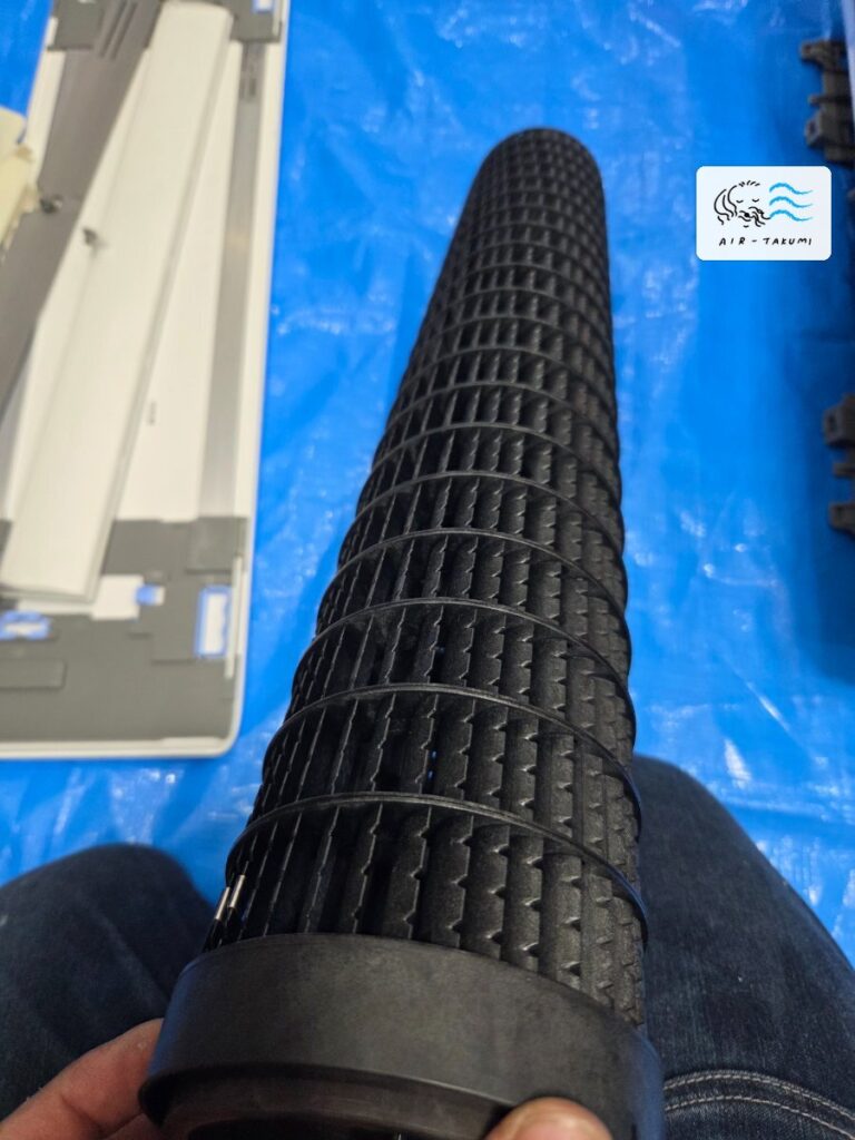 洗浄後のダイキンエアコン F56XTSXPW の送風ファン