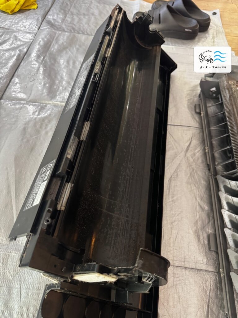洗浄後の三菱電機エアコン MSZ-FL5618S-K のケーシング