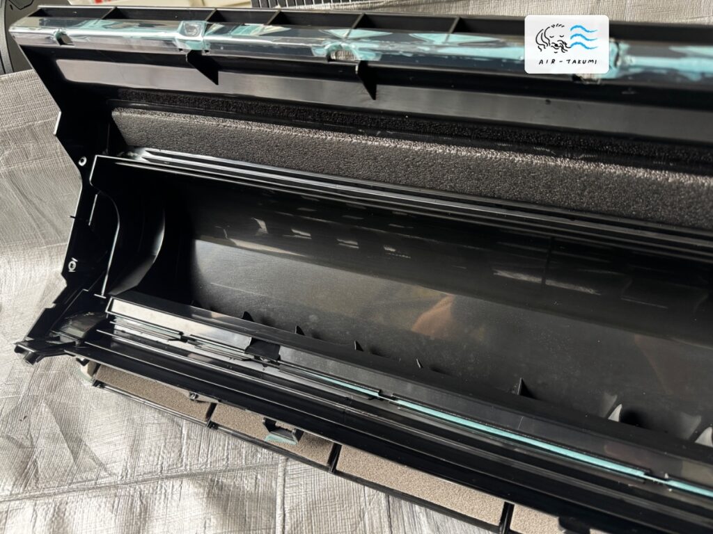 洗浄後の東芝エアコン RAS-2819T(W) の吹き出し口