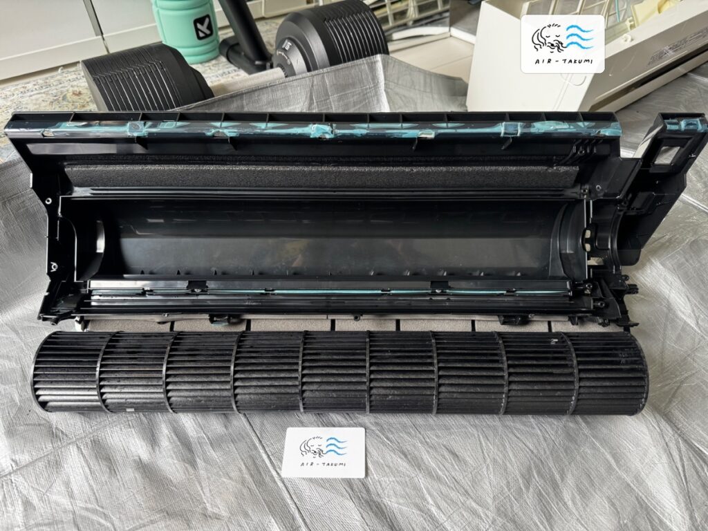 洗浄後の東芝エアコン RAS-2819T(W) のケーシング