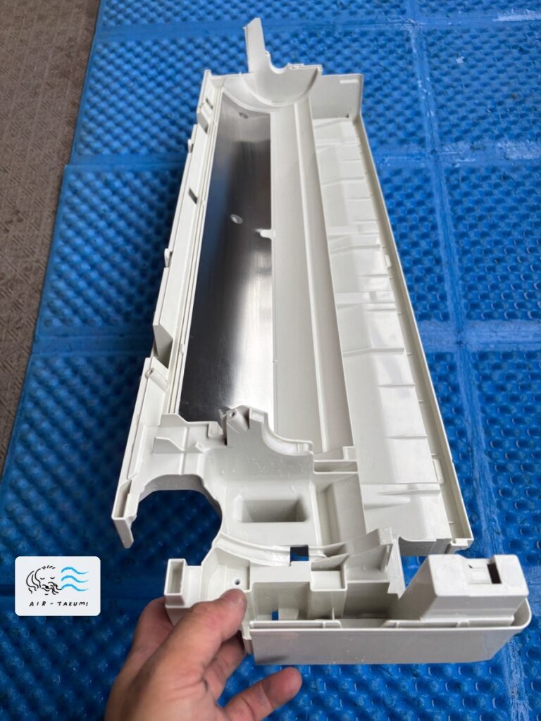 洗浄後の日立エアコン RAS-KW40G2(W) のドレンパン