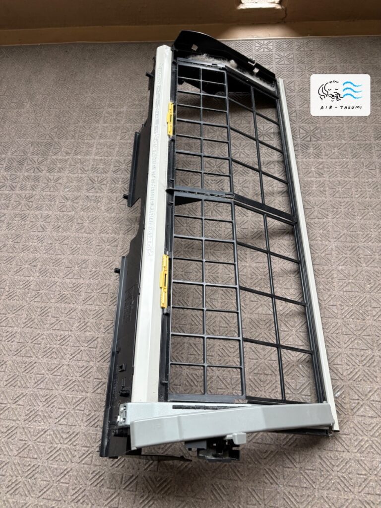 洗浄前の日立エアコン RAS-KW40G2(W) のフィルター