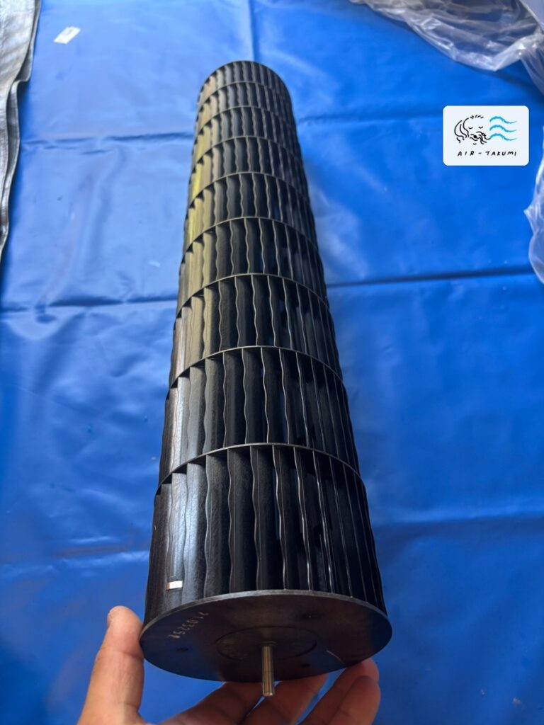 洗浄後の日立エアコン RAS-S22L(W) の送風ファン