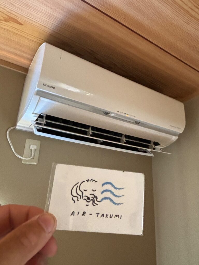 一宮市 | 吹き出し口のカビが見えた5年目のエアコン｜日立RAS-S22L(W)の完全分解洗浄事例