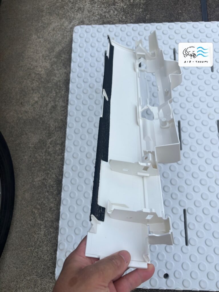洗浄後の日立エアコン RAS-X80L2(W) のケーシング