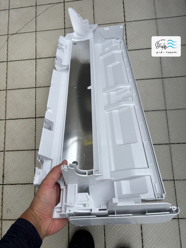 洗浄後の日立エアコン RAS-ZJ25N(W) のドレンパン