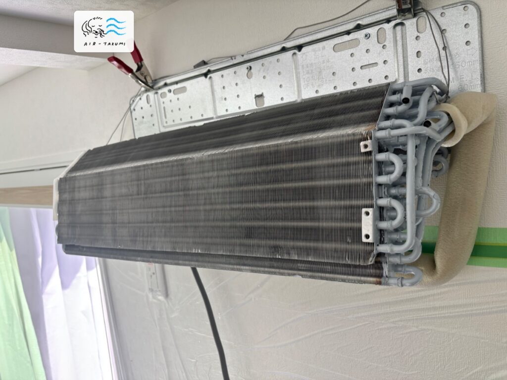 洗浄後の長府製作所エアコン RAY-4042X(K)(E1)-IJ の熱交換器